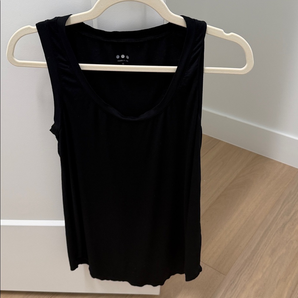 Three Dots black Women's Scoop Neck long tank. Size XS. Like New condition.